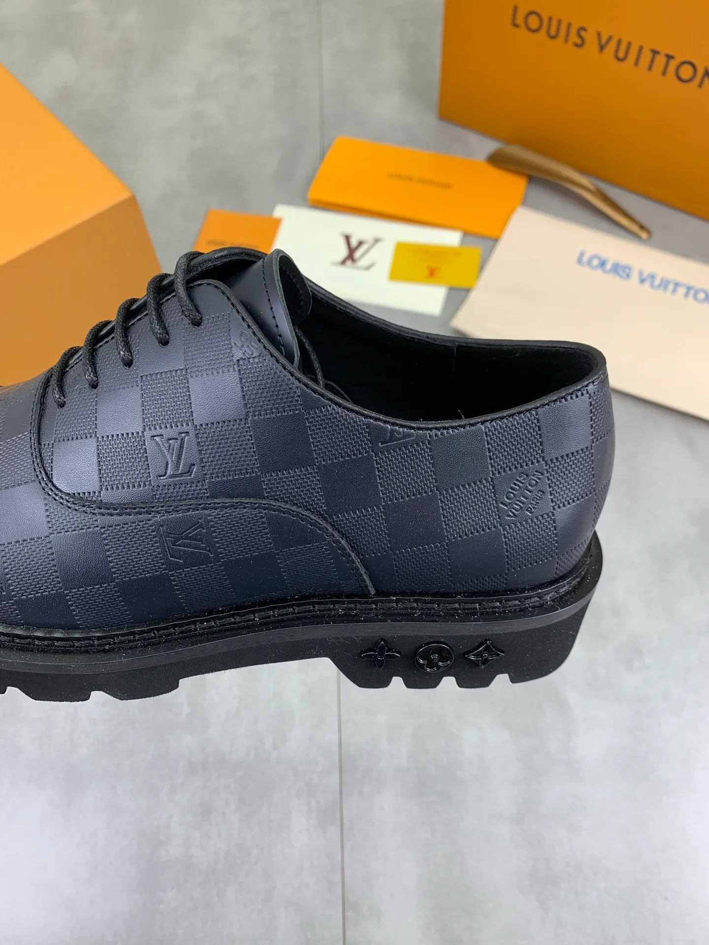 Factory price P820 💎💎💎Top version LOUIS VUITTON [Louis Vuitton] - LV men's business casual leather shoes, luxurious and noble 👞All imported original cowhide, just to create a more comfortable wearing experience, upper: original high-end calfskin➕Imported soft cowhide lining, original lightweight foam outsole✔️Color: 3️⃣colors available Size: 39-44 (38.45 46 can be customized (non-returnable)